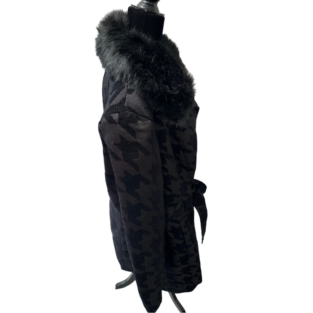 ASHLEY STEWART Designer Full Length Sparkly Black Design Faux Fur Collar, 2 X. - Picture 4 of 13